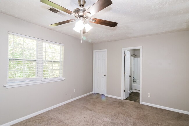 Building Photo - 548 Sherwood Greens