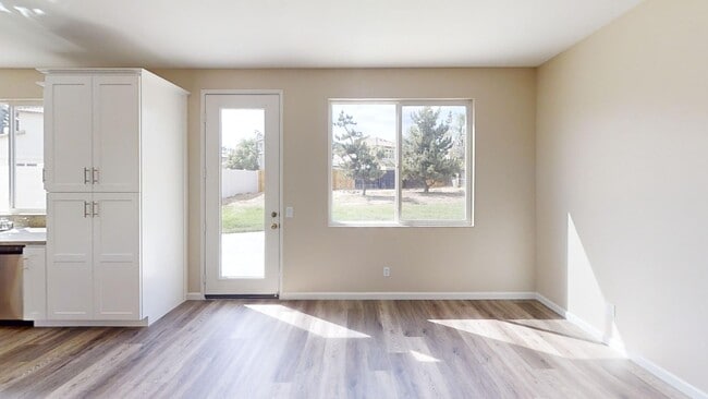 Building Photo - Beautiful Newly Upgraded 4 bedroom 3 bathr...