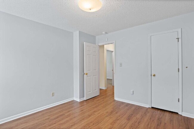 Building Photo - Spacious 4-Bedroom Home in a Prime Locatio...
