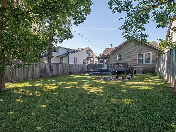 Building Photo - "Charming Nashville Retreat: Spacious 2-Be...