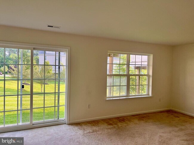 Building Photo - 654 Jacobsen Cir