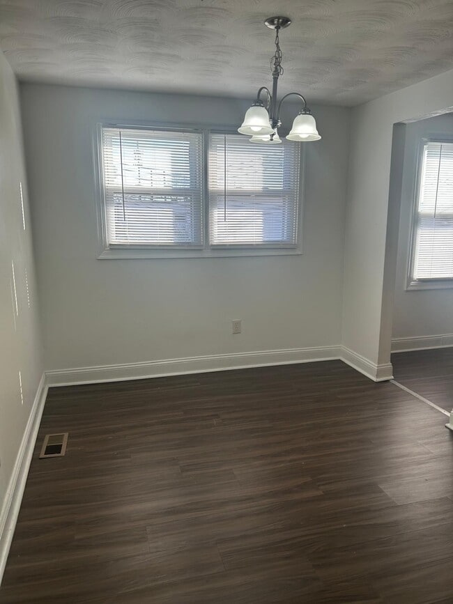 Building Photo - 523 Balsam Terrace