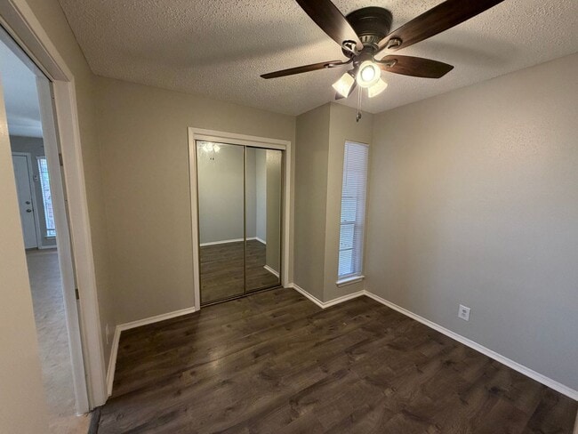 Building Photo - NICE 1 BR CONDO IN DESIRED GATED COMMUNITY*EASY ACCESS TO I35, 410, AND SHOPPING*APPLIANCES INCLU...