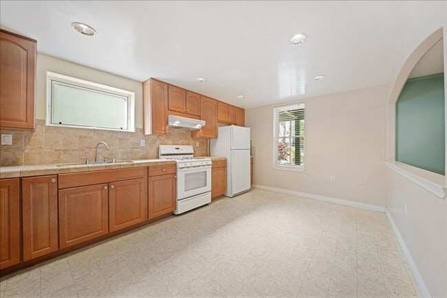 Building Photo - 315-315 14th St