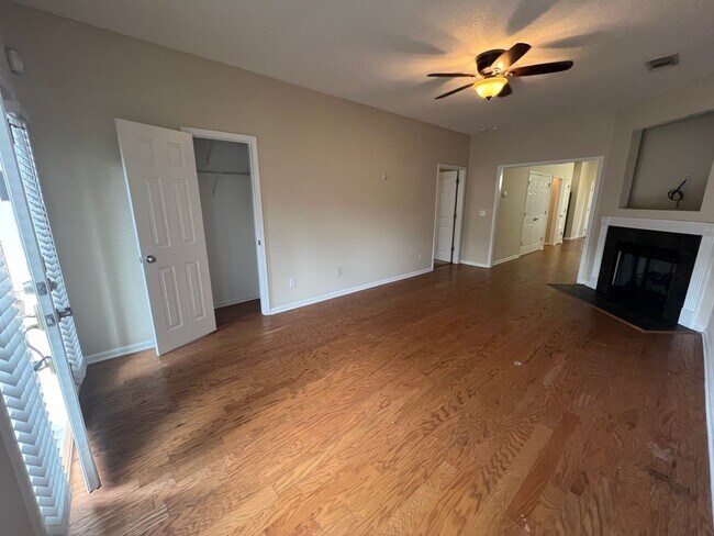 Building Photo - 3 bedroom 2 bathroom duplex in Covington V...