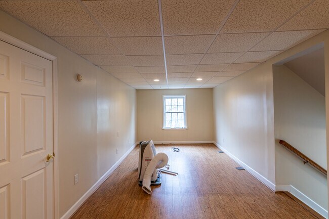 Building Photo - Single Family Home Minutes to DTWN/UVA Area