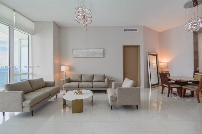 Building Photo - 15901 Collins Ave