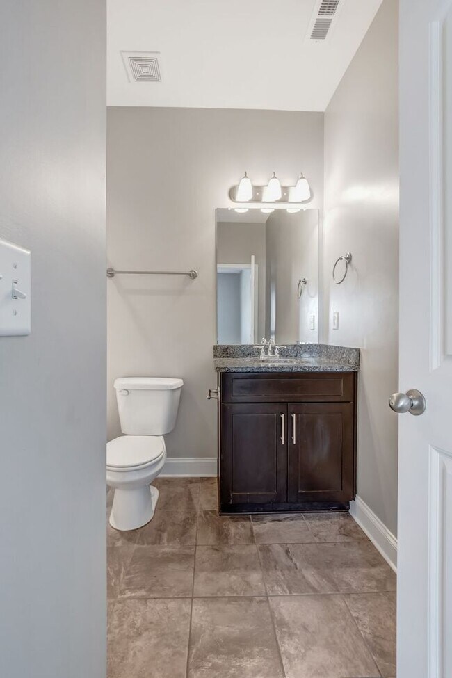 Building Photo - Harpeth Park Townhome in Bellevue