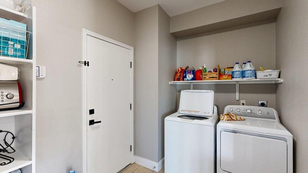 Building Photo - Comfortable Round Rock living with space, style, and everyday convenience