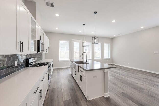 Building Photo - 8402 Berry Grn Ln