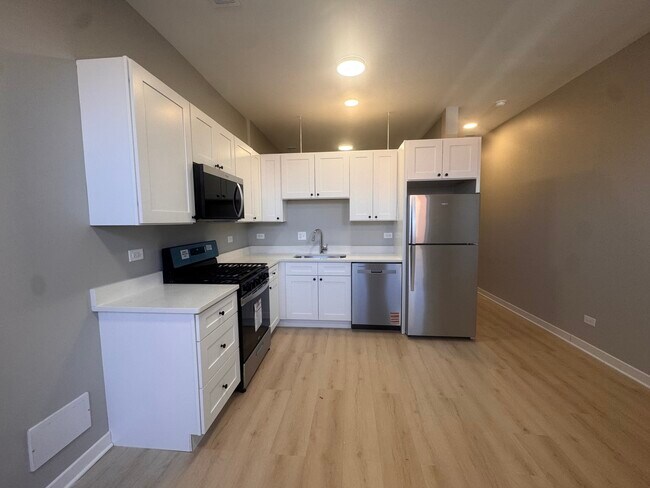 Building Photo - 4007 W School St