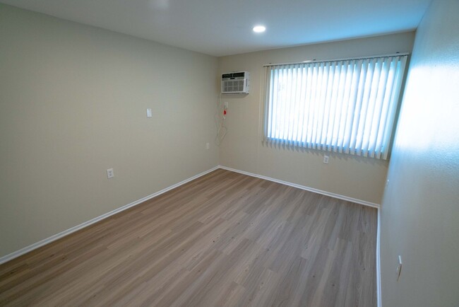 Interior Photo - 5405 Lindley Avenue