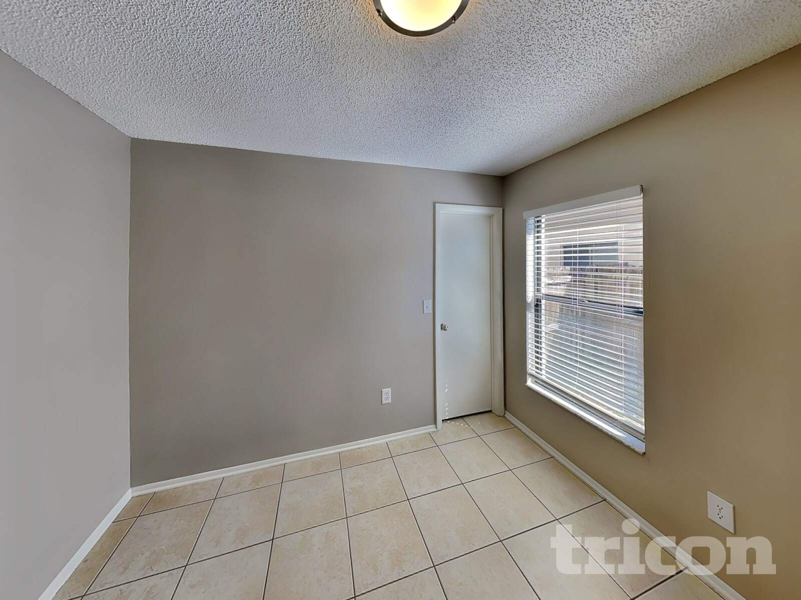 Building Photo - 470 N Sundance Dr