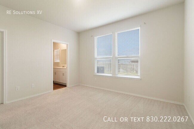 Building Photo - 10243 Band Wagon