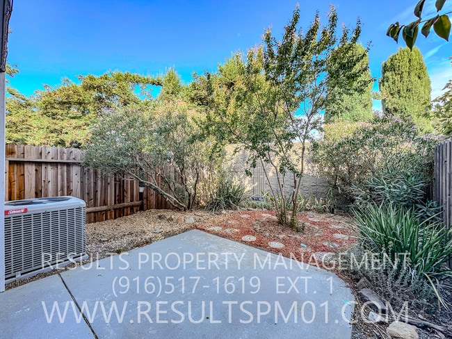 Building Photo - Fantastic Davis!  Two bedroom condo near u...