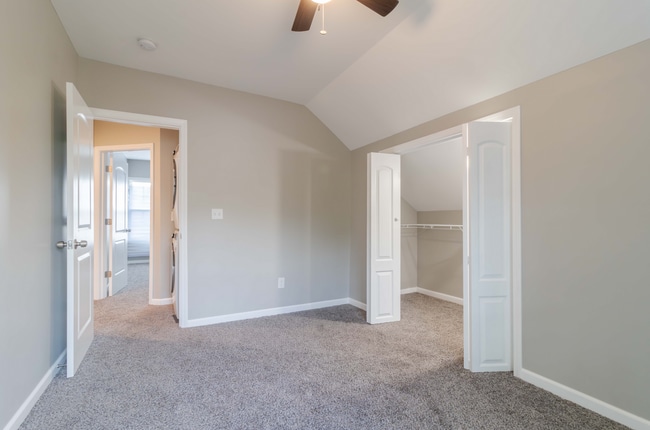 Building Photo - 3 bedroom 2 bath Single Home