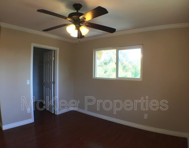 Building Photo - 1661 Bayview Heights Dr