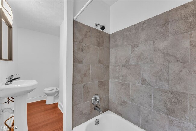 Building Photo - 9618 Willard Ave