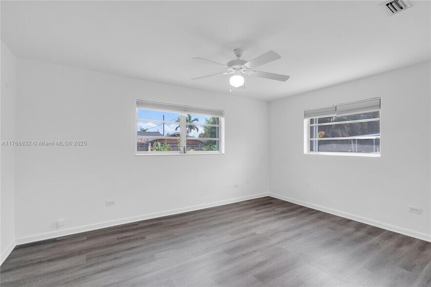 Building Photo - 721 SW 64th Ter