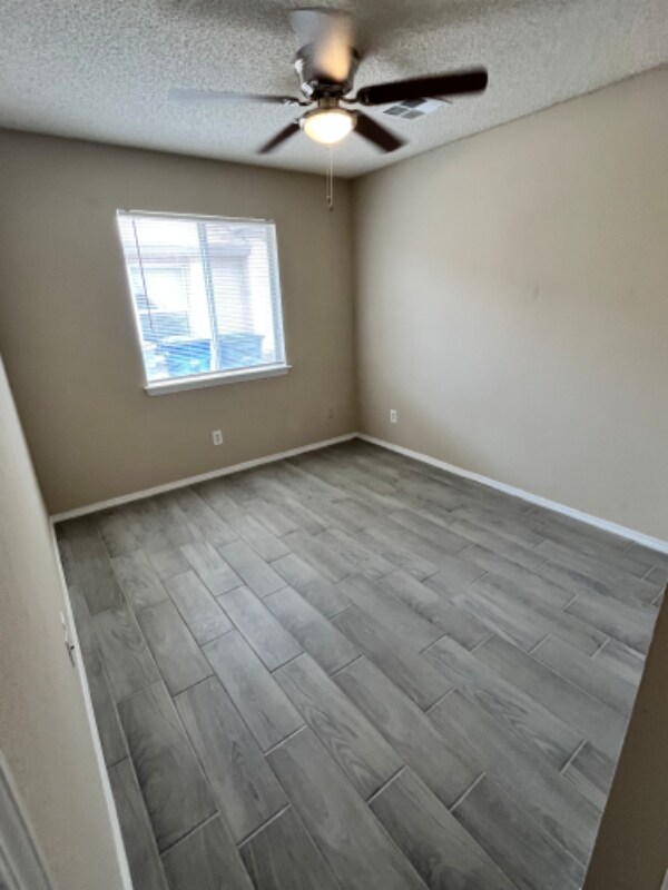 Building Photo - 2365 Tierra Humeda Dr