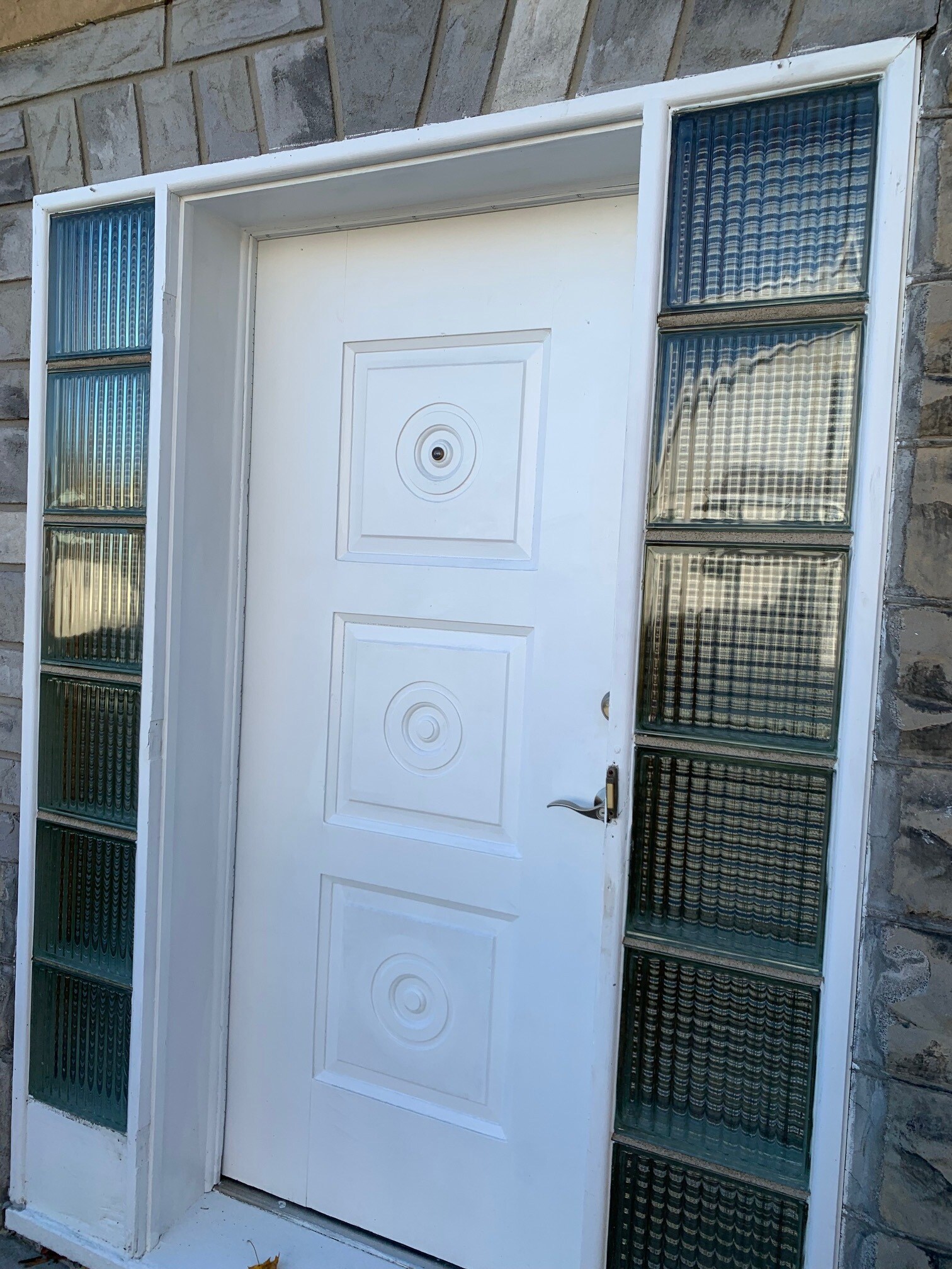 Building Photo - 324 Russell Ave