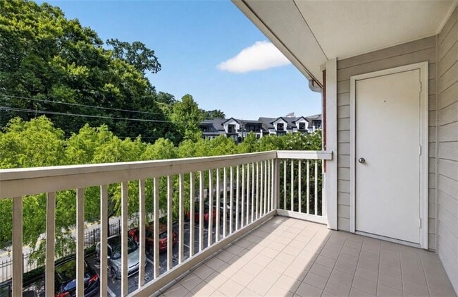 Building Photo - 1021 Chastain Park Ct NE