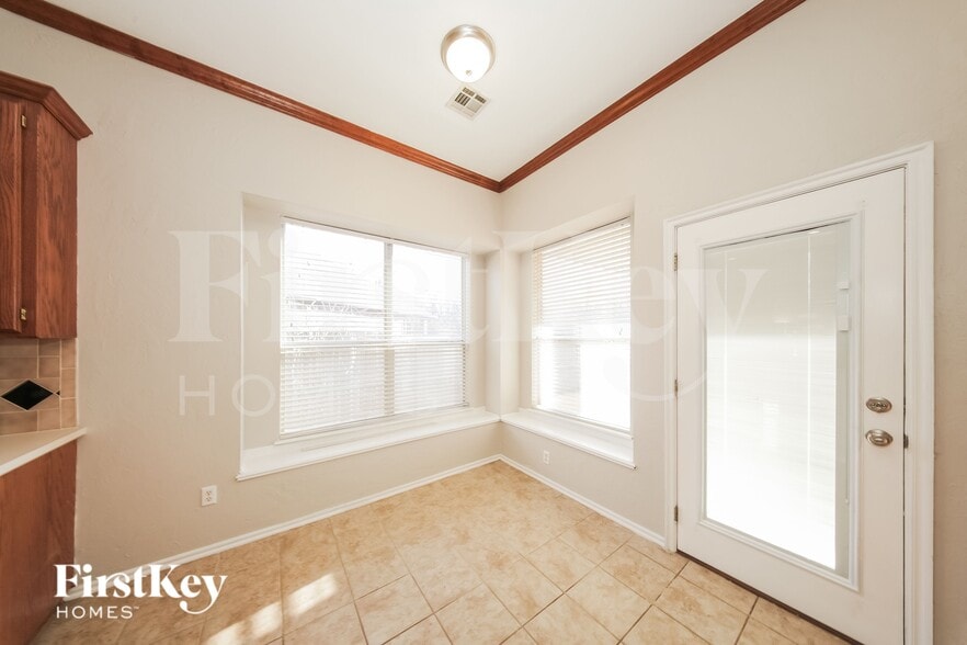 Building Photo - 12533 Youngs Pl