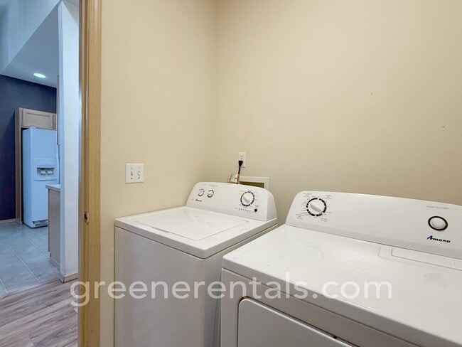 Building Photo - 3BR/2.5BA Townhome in Established Olympia Neighborhood