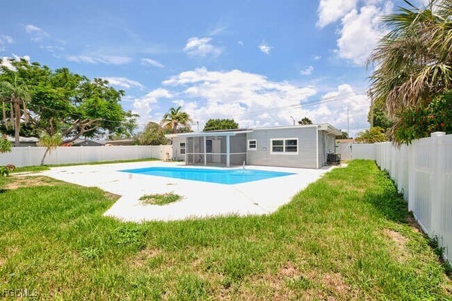 Building Photo - 4370 Deleon St