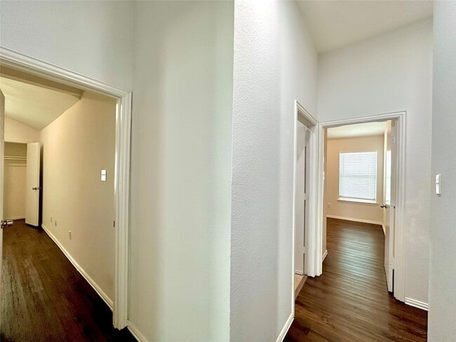 Building Photo - 4924 Mountain Ridge Ln