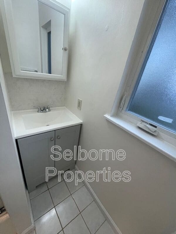 Building Photo - 624 Valle Vista Ave