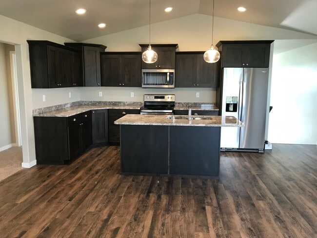 Building Photo - 4 bed 3 bath Single Family Home