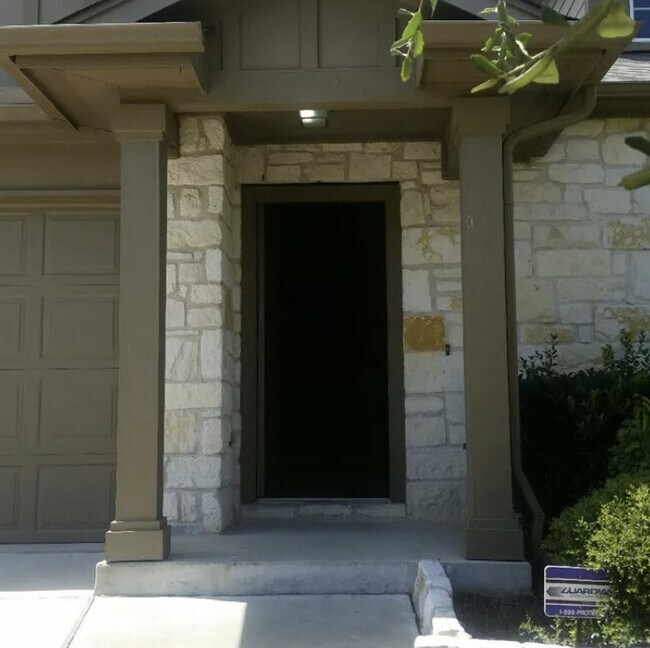 Building Photo - 108 Lavaca Loop