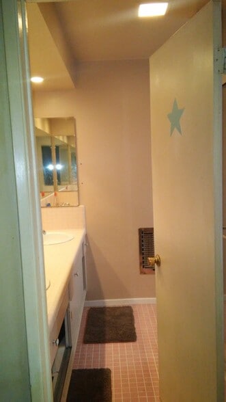 Bath 1 - 259 S Rosemead Blvd