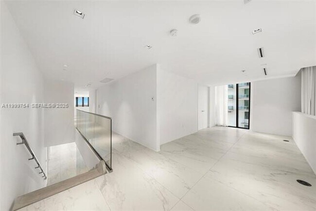 Building Photo - 1000 Biscayne Blvd