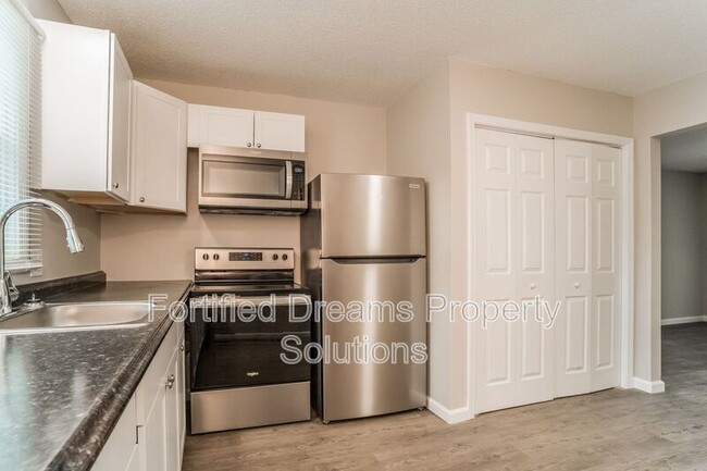 Building Photo - 615 Dumaine St