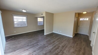 Building Photo - 3 Bed 2 Bath House Right Next To Disneyland! Available Now!