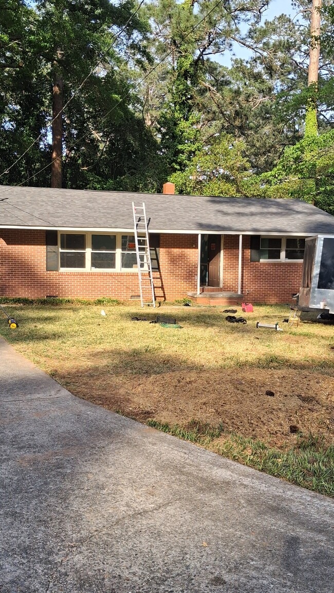 Building Photo - 2551 Huntington Dr