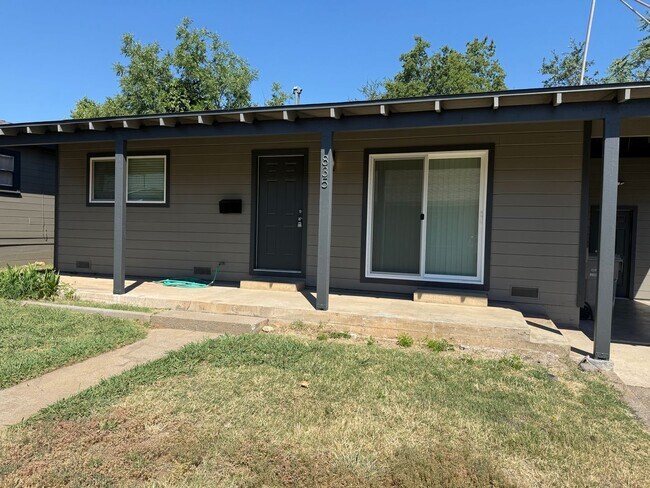 Building Photo - Large Brand New Remodeled 1 Bedroom unit with Washer Dryer Hookups - MUST SEE!!!