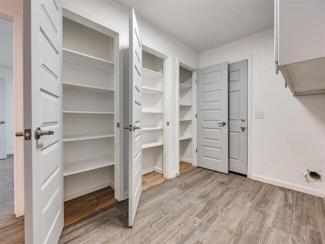 Building Photo - 6312 Overcourt Manor