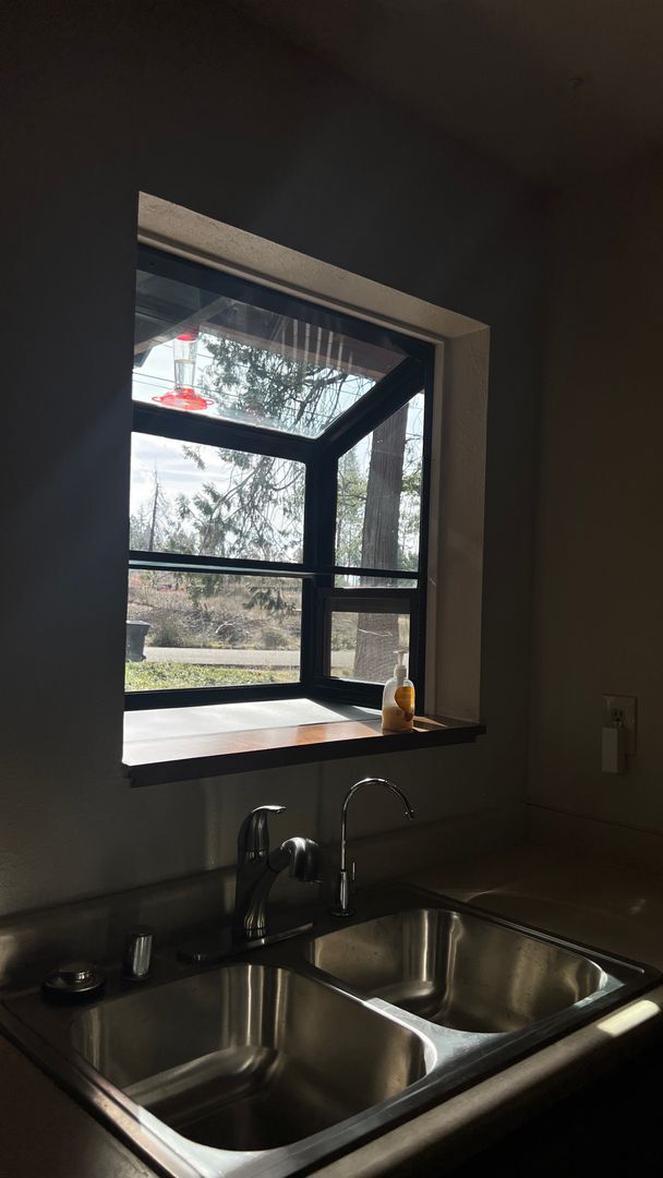 Building Photo - Two Bedroom Two bath home with attached Ga...