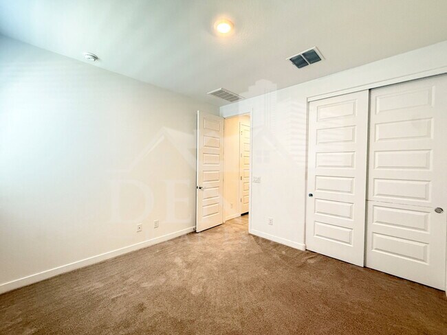 Building Photo - 1636 W Estes Way