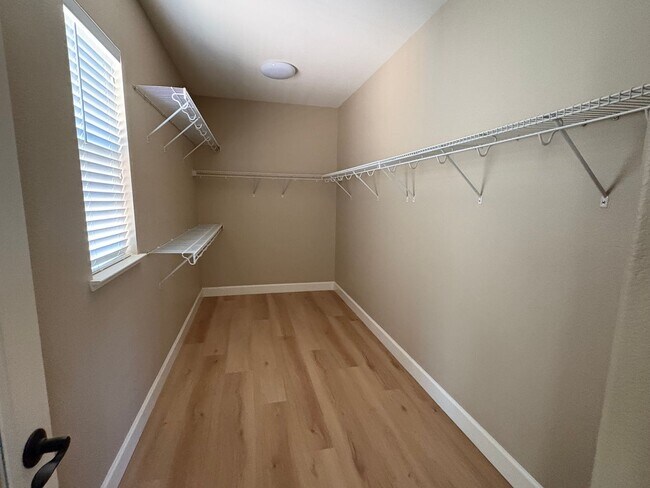 Building Photo - 1/2 off ONE months rent special