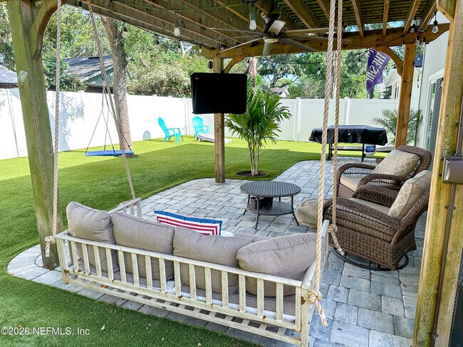 Building Photo - 1117 17th St N