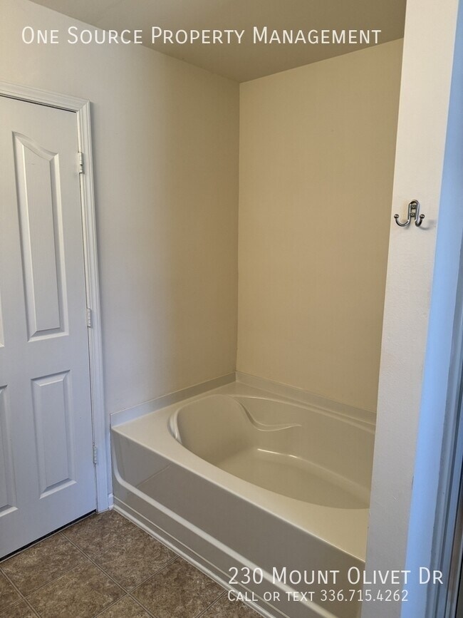 Building Photo - 230 Mount Olivet Dr