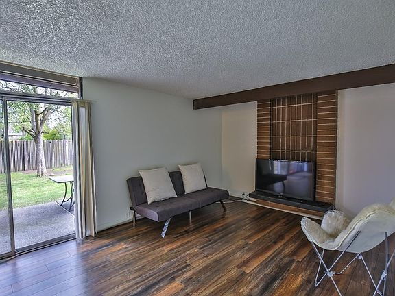 Building Photo - "Charming 3-Bedroom Home with Granite Touc...