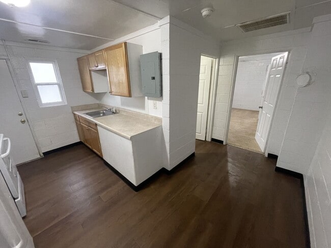 Building Photo - 1 Bd 1 Ba Duplex