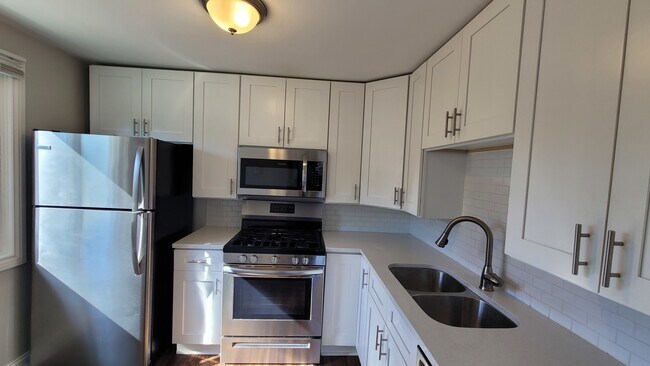 Building Photo - 120 Cotuit Ct