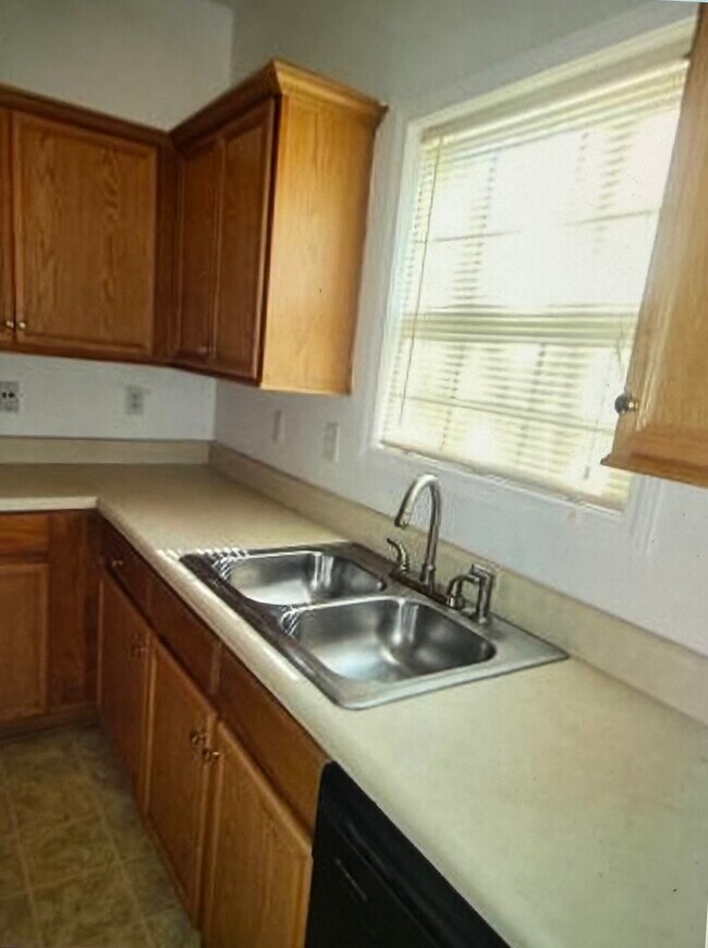 Building Photo - Move-In Ready Home Designed for Comfortable Family Living