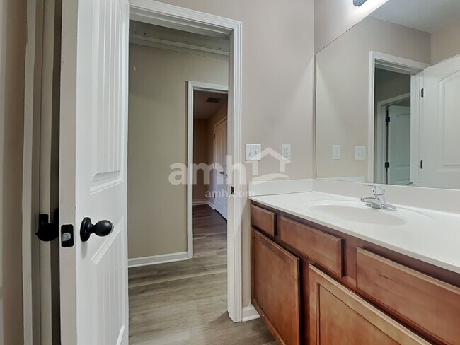 Building Photo - 10062 Mill Hill Ave